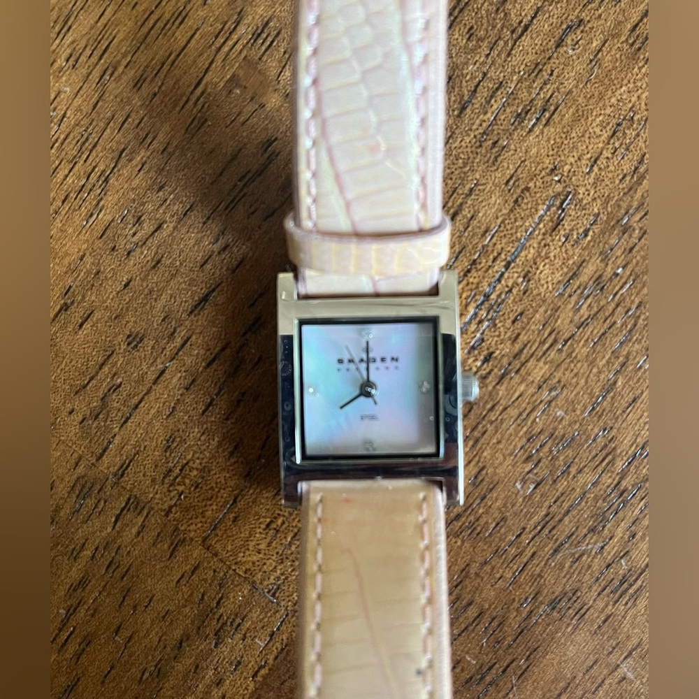 Skagen Women's Watch Silver with MOP and beige leather band